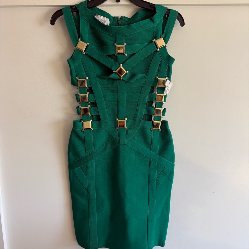 Chic Green Buckle Mini Dress